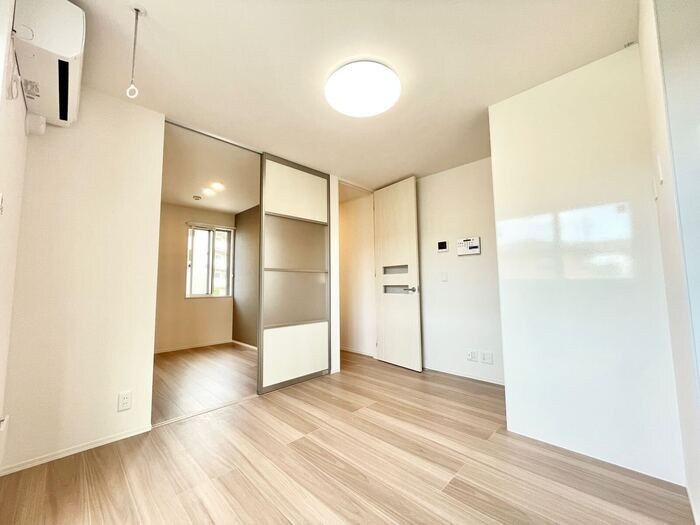 物件内観写真3　(居室・リビング)