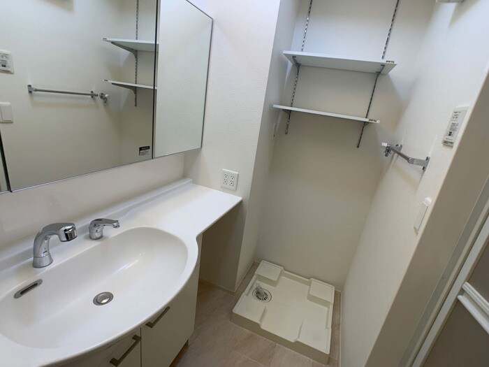 物件内観写真8　(洗面所)
