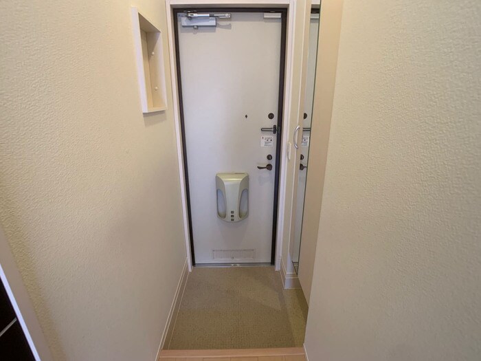物件内観写真11　(玄関)
