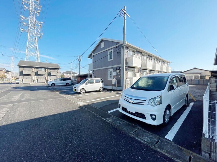 物件外観写真2　(駐車場)