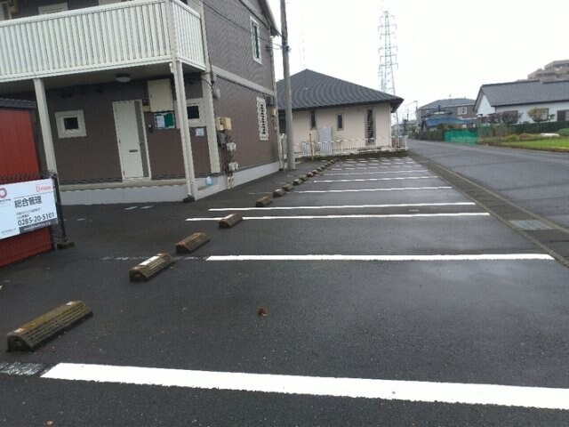 物件外観写真3　(駐車場)
