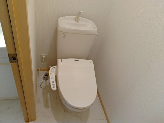 物件内観写真9　(温水洗浄暖房便座付き)