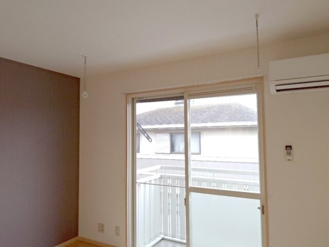 物件内観写真15　(室内物干し)