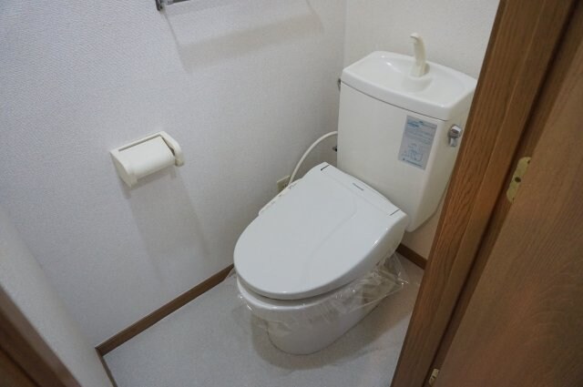 物件内観写真8　(同型別室の写真　※現況優先となります)