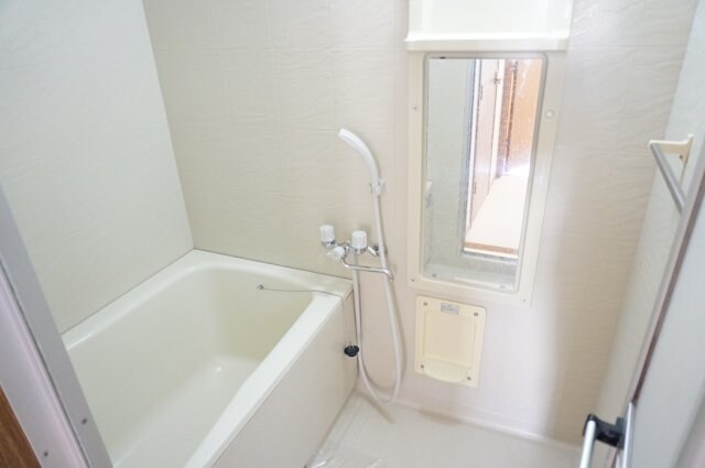 物件内観写真9　(同型別室の写真　※現況優先となります)