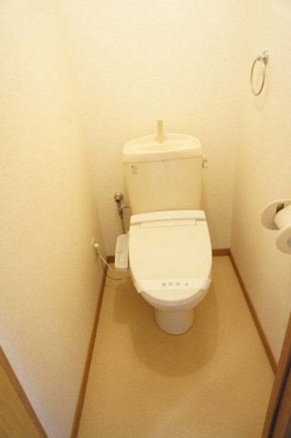 トイレ(同型別室の写真です。)