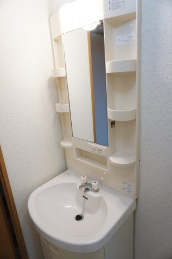 洗面・脱衣所(同型別室の写真です。)