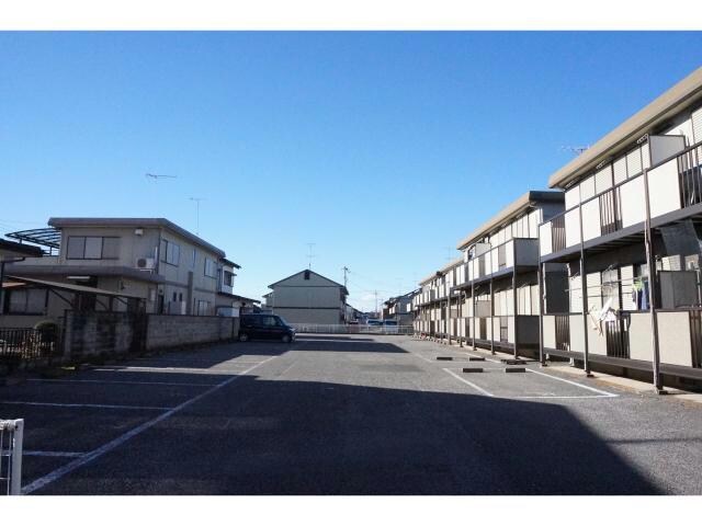 物件外観写真3　(駐車場)