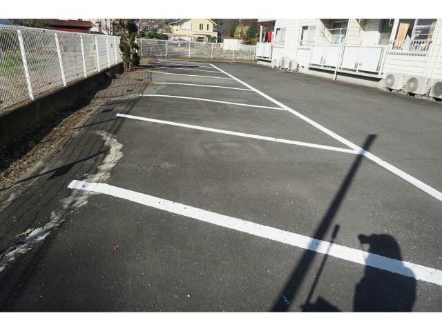 物件外観写真2　(駐車場)