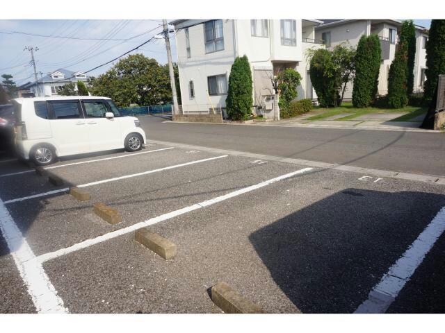 物件外観写真2　(駐車場)