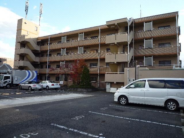 物件外観写真2　(駐車場)