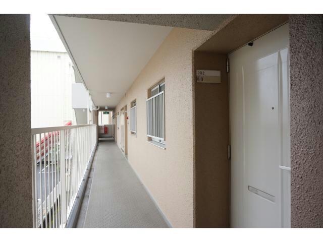 物件外観写真2　(エントランス部分)