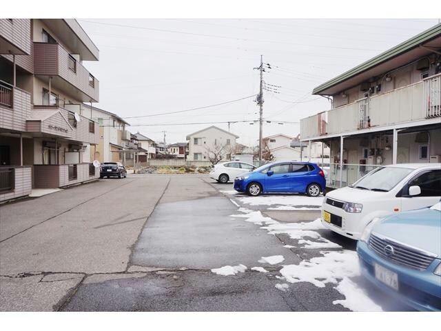物件外観写真2　(駐車場)