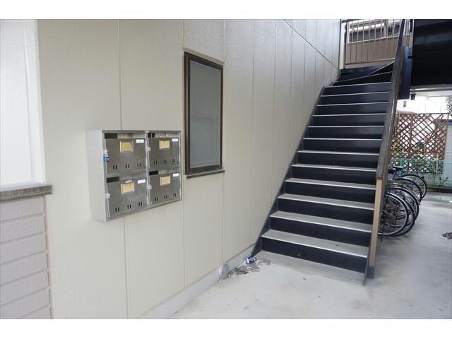 物件外観写真3　(エントランス部分)