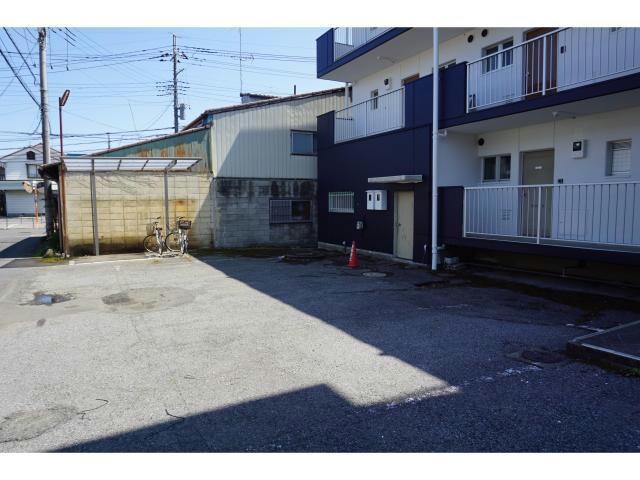 物件外観写真2　(駐車場)