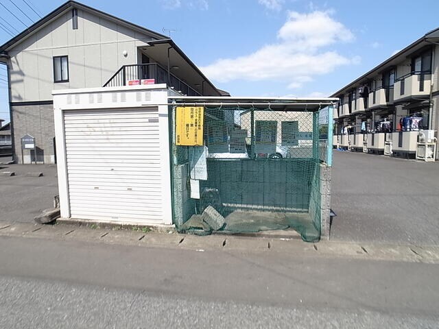 物件内観写真6　(敷地内ゴミ置き場)