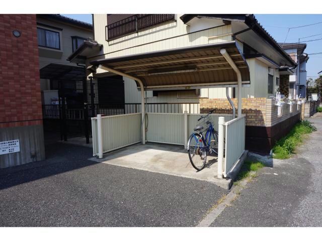 物件内観写真4　(駐輪場)