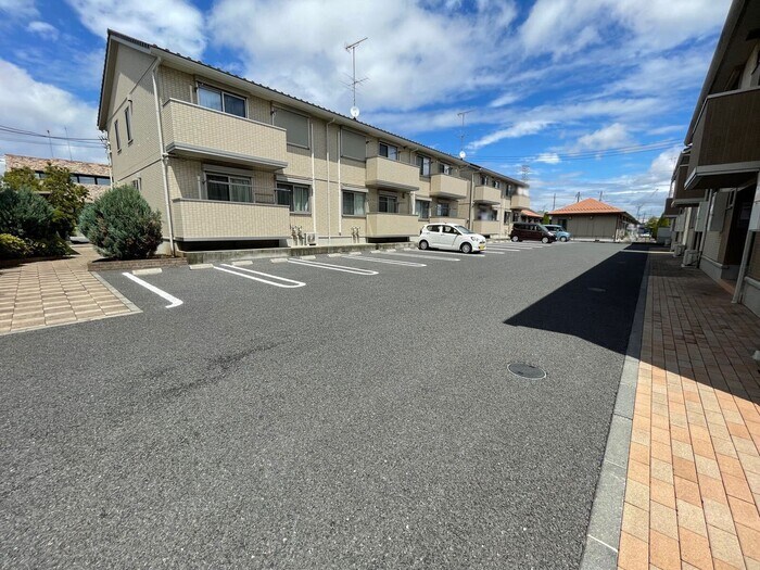 物件外観写真2　(駐車場)