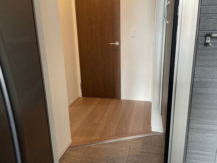 物件内観写真11　(玄関)