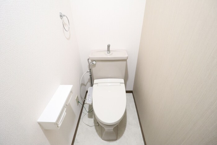 物件内観写真8　(温水便座付き)