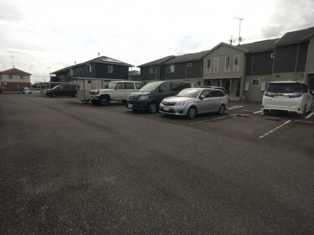 物件外観写真2　(駐車場)