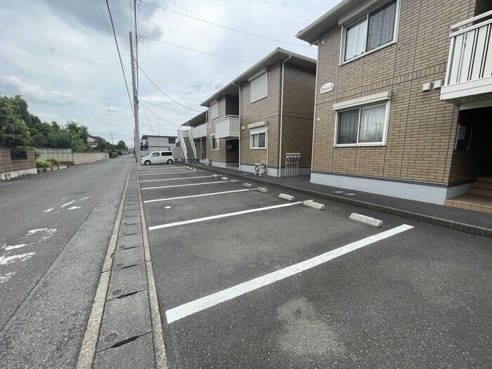 物件外観写真3　(駐車場)