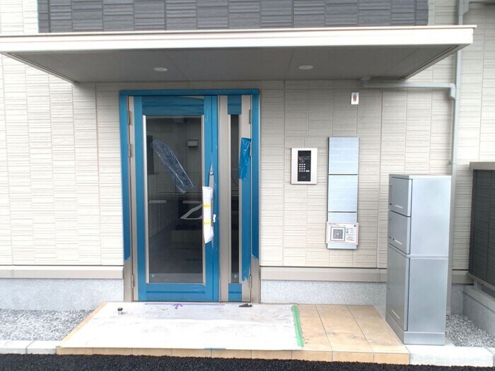 物件外観写真2　(オートロック入口)