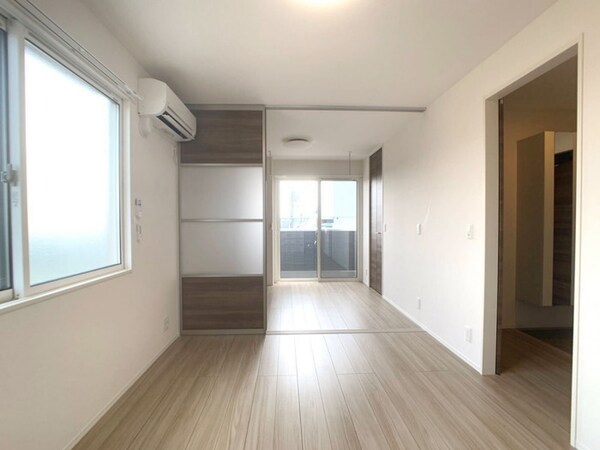 居室(リビングから洋室)