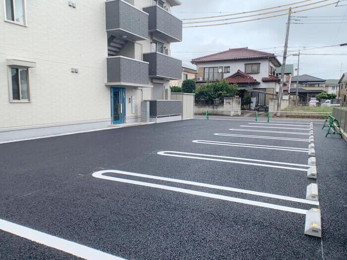 物件外観写真3　(駐車場)