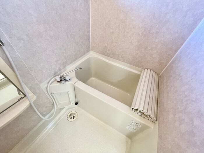 物件内観写真6　(換気窓のある浴室)