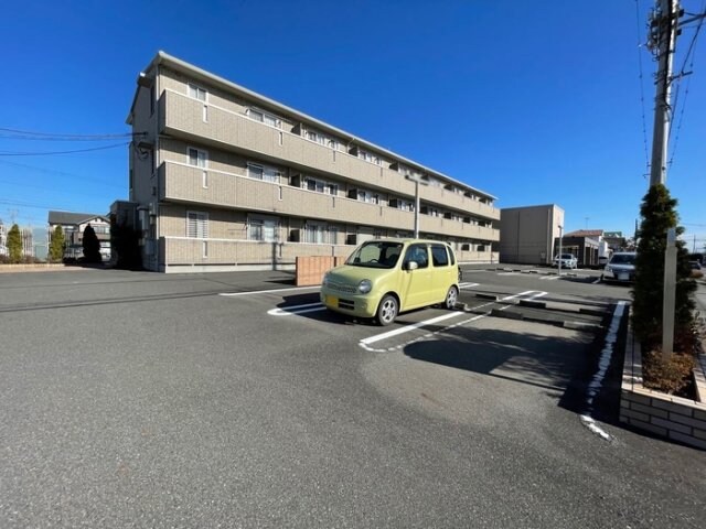 物件外観写真3　(駐車場)