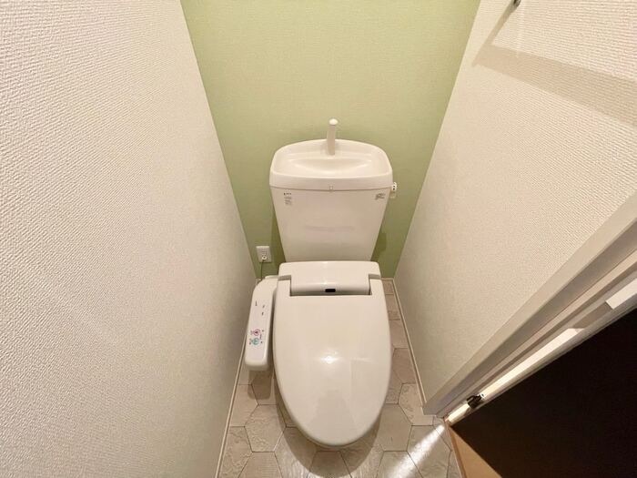 物件内観写真9　(温水洗浄暖房便座付きトイレ)