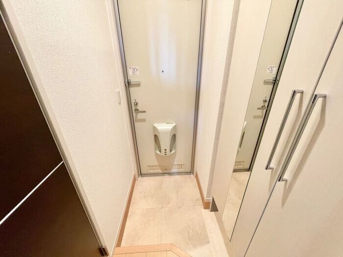 物件内観写真11　(玄関)