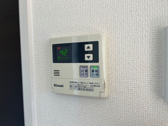 物件内観写真15　(追い炊き機能付き給湯システム)