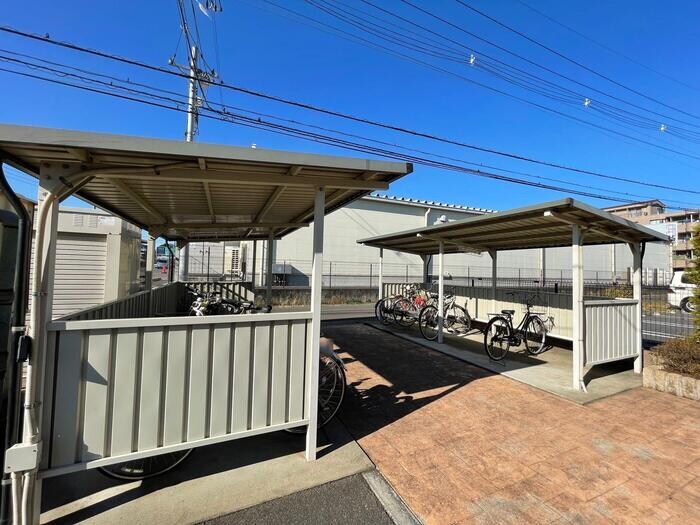 物件内観写真16　(駐輪場)