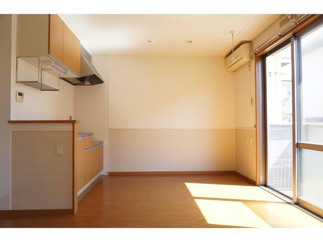 物件内観写真2　(同型別室の写真です。)