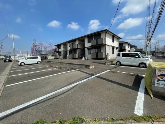 物件外観写真2　(駐車場)
