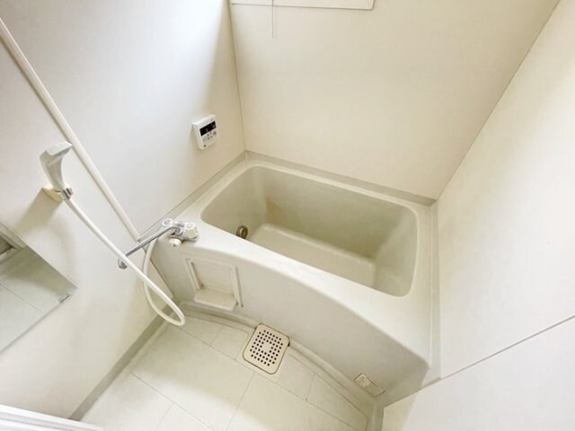 物件内観写真5　(換気窓のある浴室)