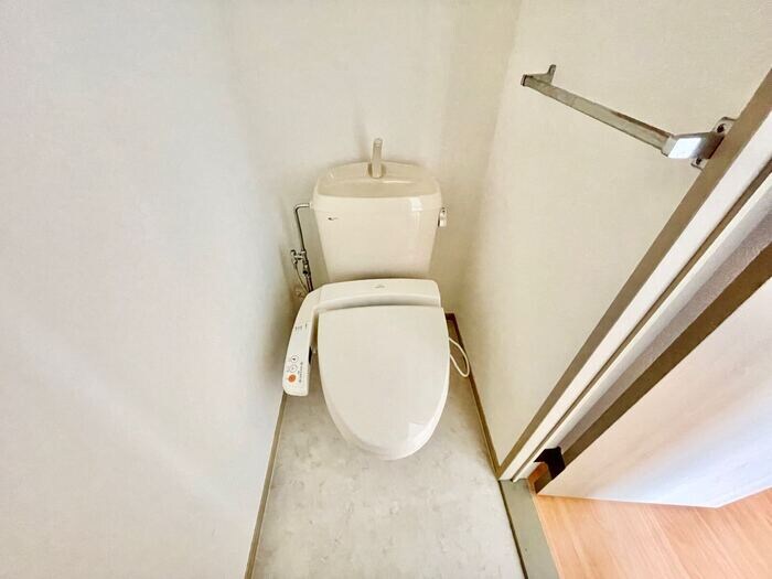 物件内観写真8　(温水洗浄暖房便座つきトイレ)