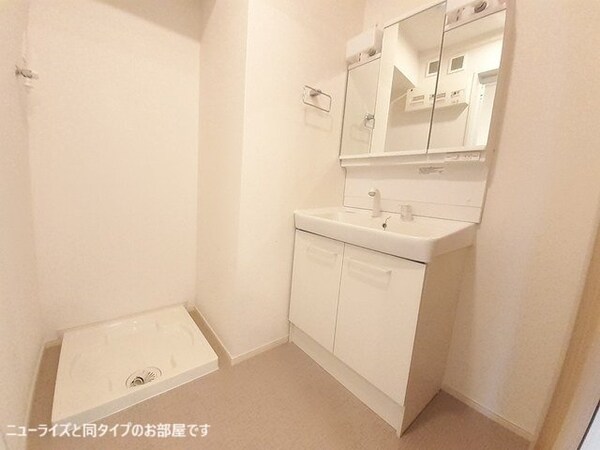 洗面・脱衣所(同型タイプの写真となります。)