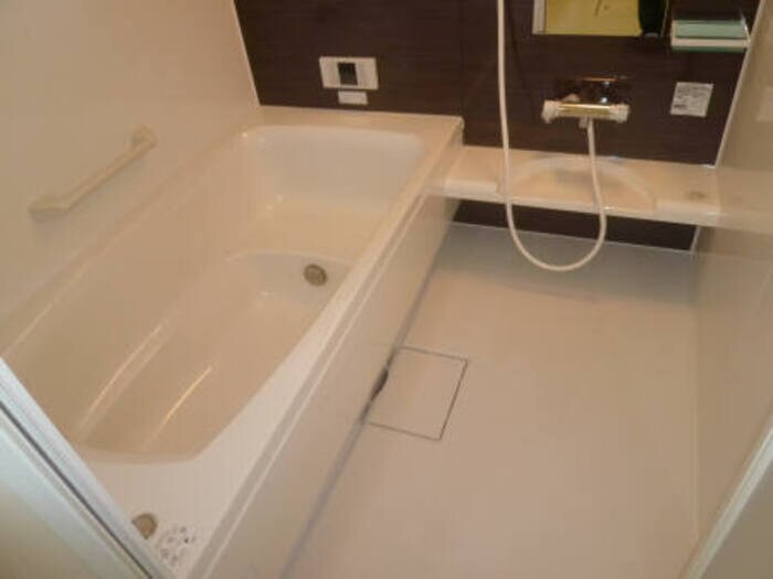 物件内観写真3　(ゆったり余裕の一坪タイプ浴室です。)