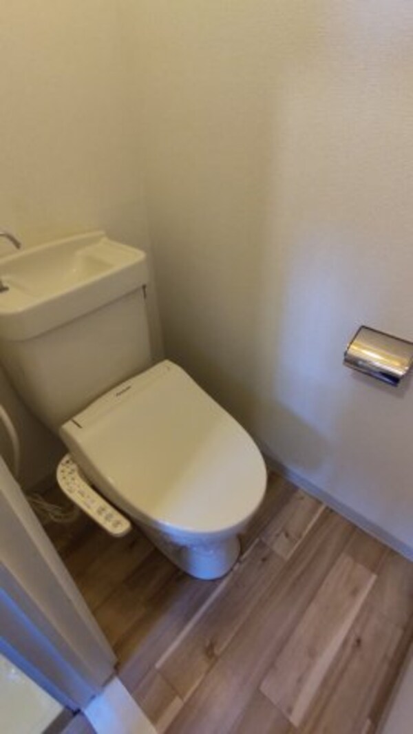 トイレ(別室の写真となります。現況優先となります。)