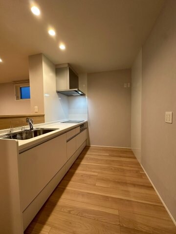 物件内観写真13　(IHコンロのキッチン)