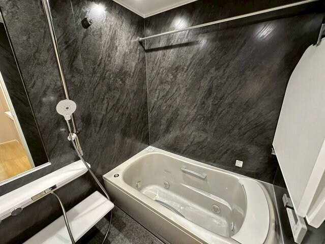 物件内観写真16　(肩湯付のお風呂です)