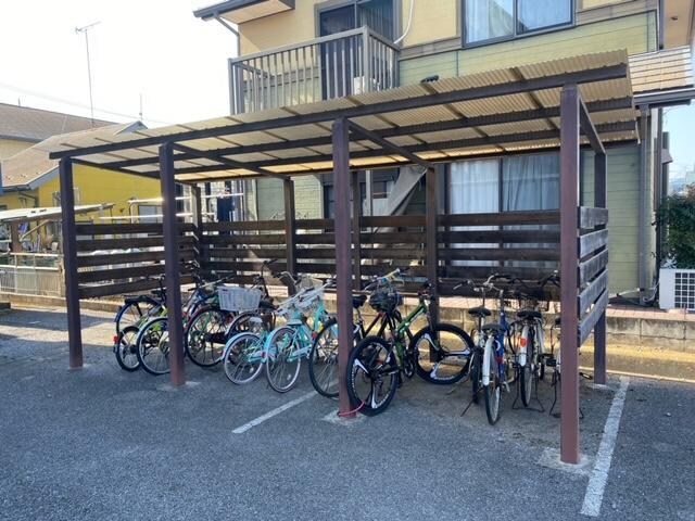 物件内観写真4　(駐輪場)