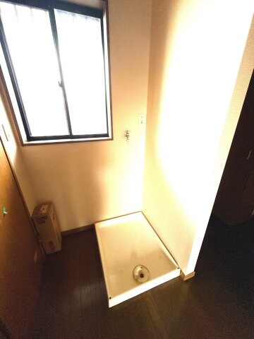 物件内観写真12　(洗濯機置場)