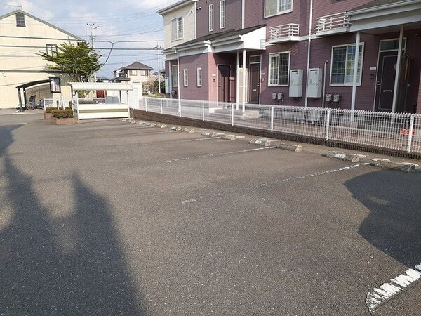 駐車場(駐車場に車を止められます)