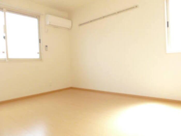 物件内観写真2　(北側洋室)