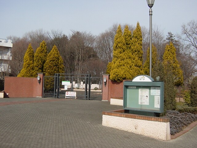 物件外観写真7　(グリムの森まで240ｍ)