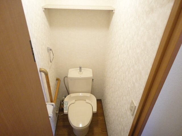 物件内観写真13　(シャワー付トイレ)